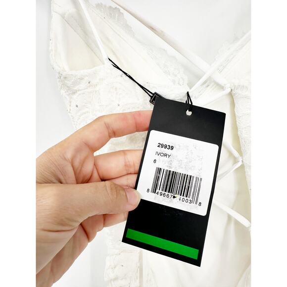 La Femme 29939 Lace Scalloped V-Neck Simple White Sheath Dress Size 6 NEW - Picture 5 of 6